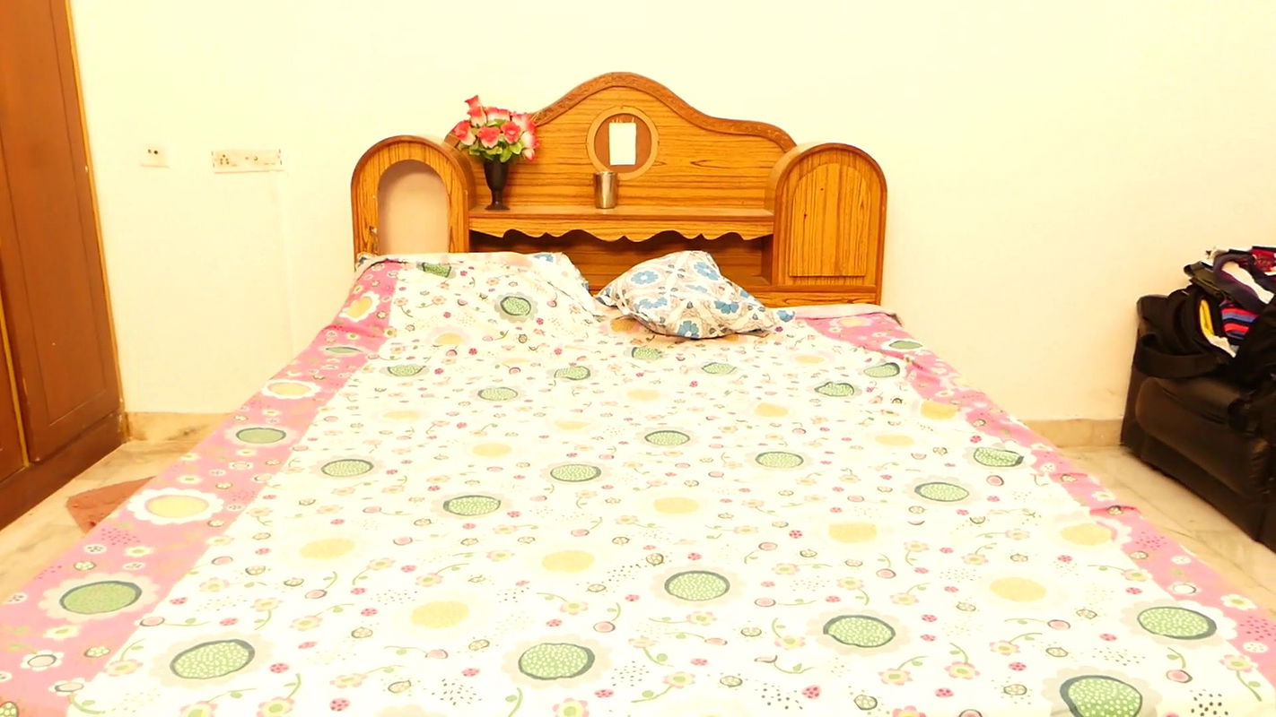 Shabana Aunty Hot Romante With Husband Friend Making Video