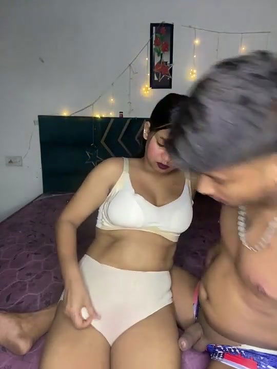 Beautiful Girl Giving Blowjob and Ass Show