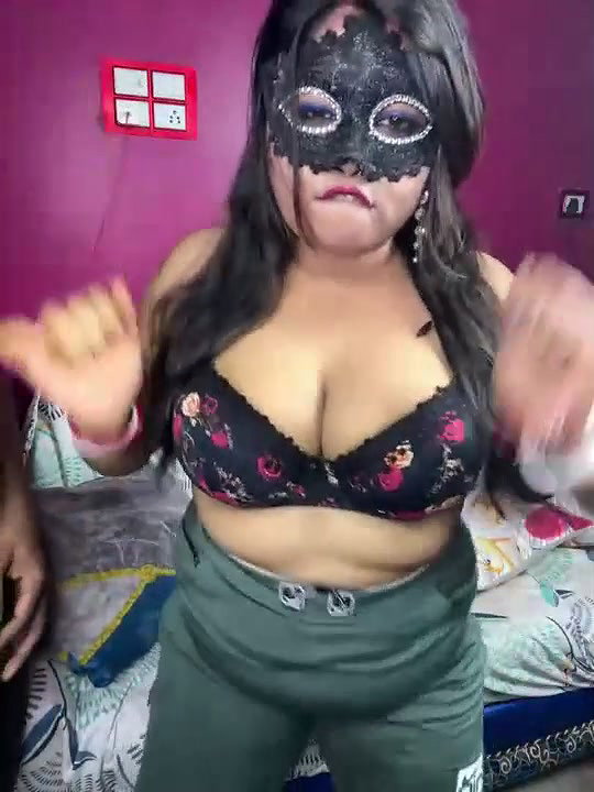 Chubby Bhabhi giving Blowjob