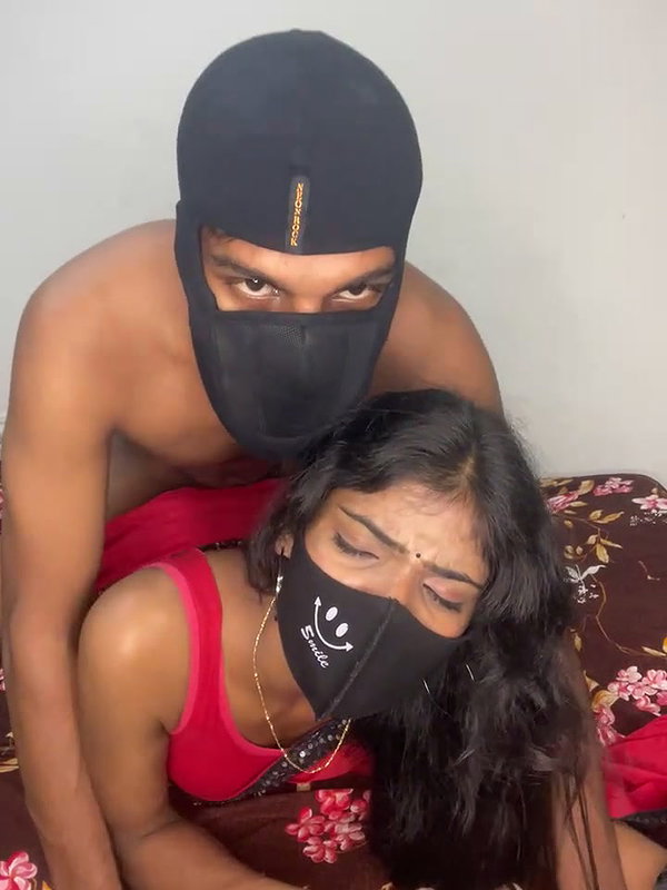 Red Saree Girl Giving Blowjob