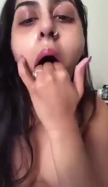 Desi girlfriend showing part 2