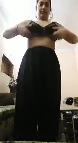 muslim girlfriend recording for boyfriend