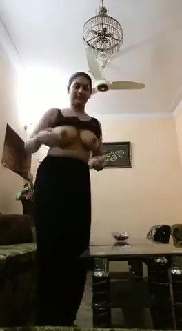 muslim girlfriend recording for boyfriend