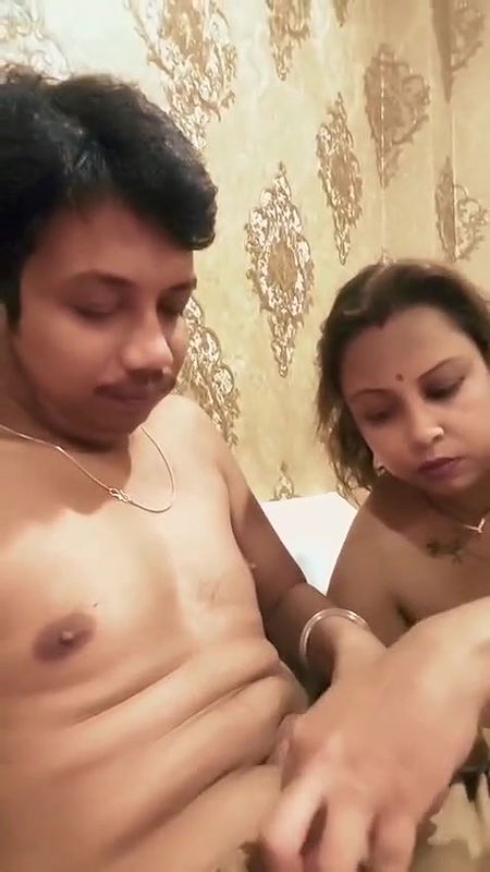 bhabi enjoying with boyfriend in hotel room part 4