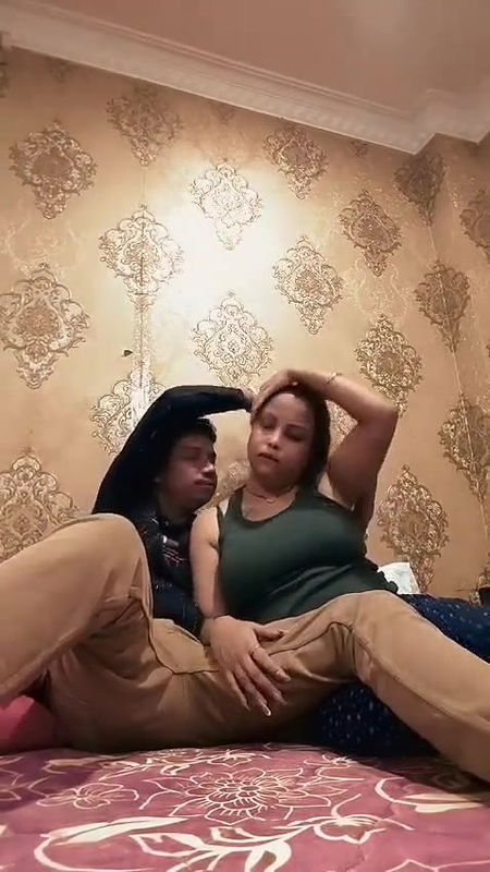 bhabi enjoying with boyfriend in hotel room part 1