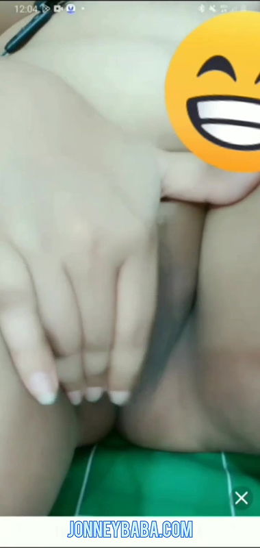 Cute girl chamet nude pussy show