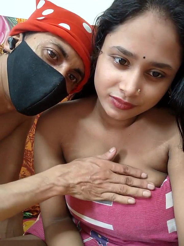 Beautiful GF giving Blowjob to BF