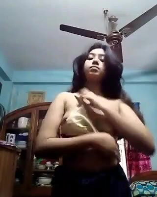 Hot Girl Showing Boobs