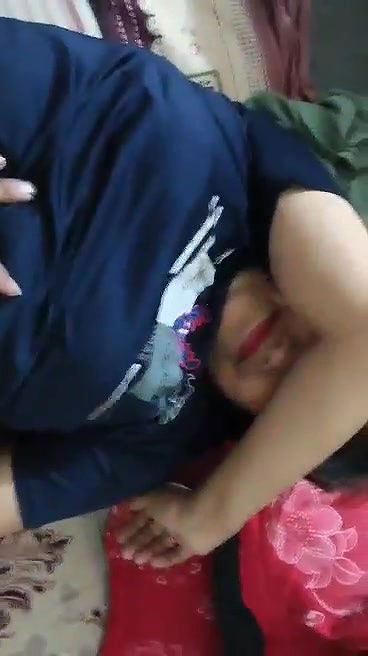 Shy bhabi ko hotel room me choda