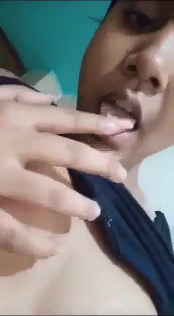 bathroom me nahate samay nangi hokar video banaya