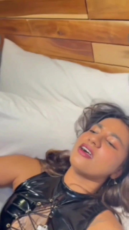 Thea Dsuuza Strap on