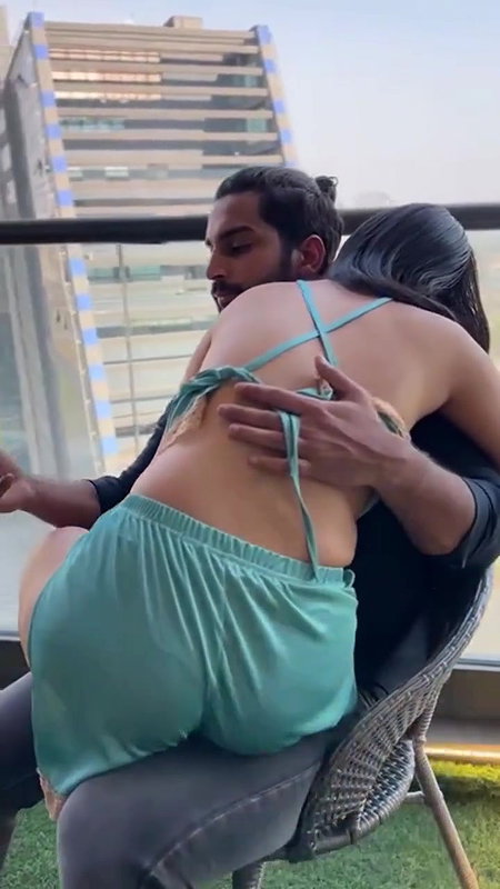 Nikki with multiple partner P01