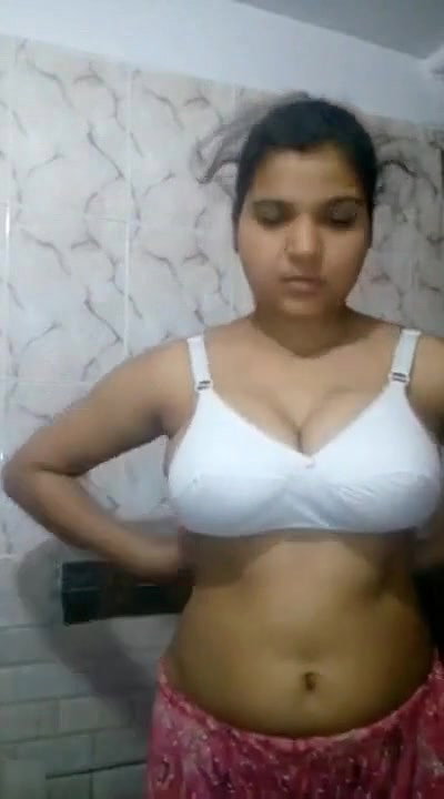 Desi bhabhi bathroom me Jake nangi hogayi
