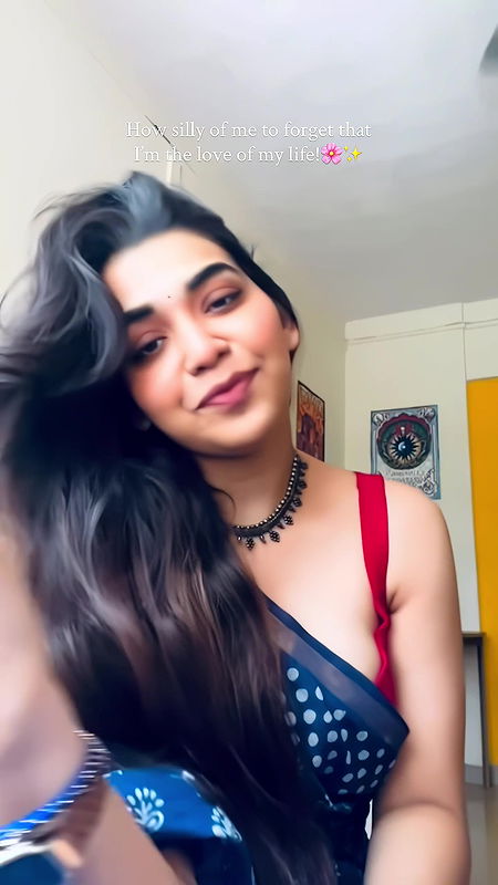 TEMPTING DESI BABE WIFE MATERIAL SEXY IN SAREE HQ VIDEO
