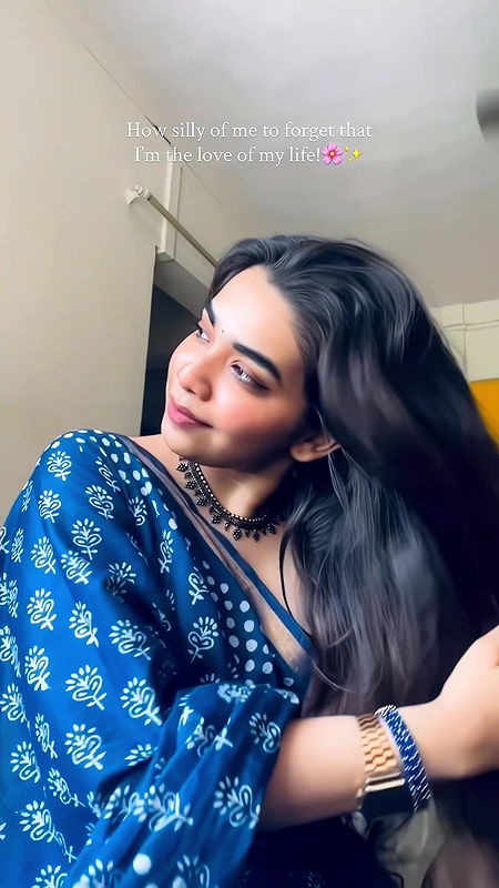 TEMPTING DESI BABE WIFE MATERIAL SEXY IN SAREE HQ VIDEO