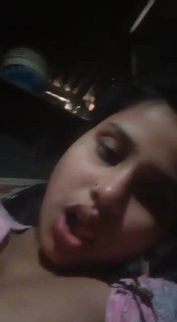 hot bhabhi showing boobs