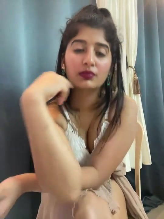 Sexy Girl Showing Boobs and Ass