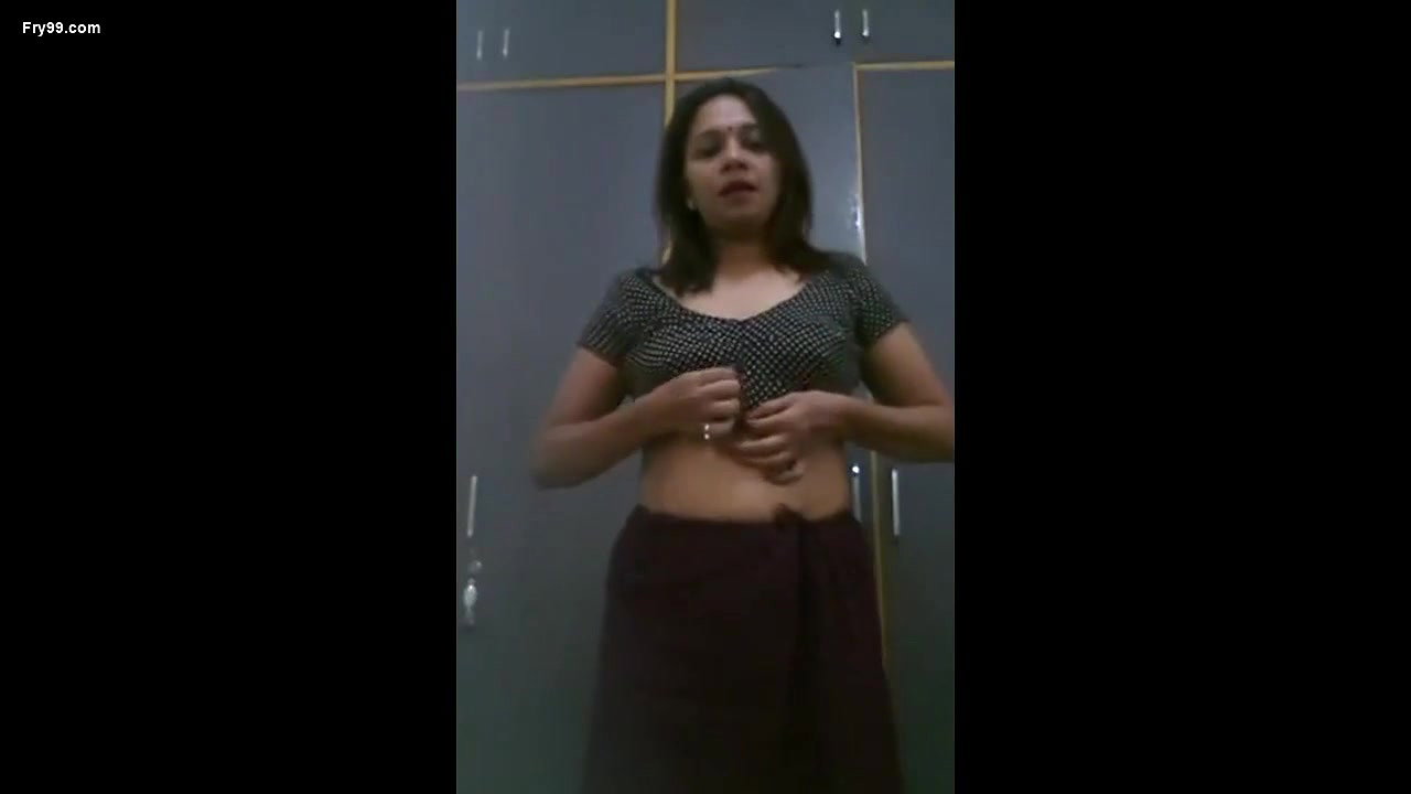 Bengali Shobana Bhabhi In Sari