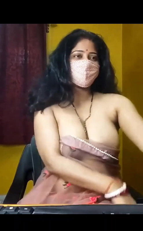 Bhabi showing her melons in Stripchat