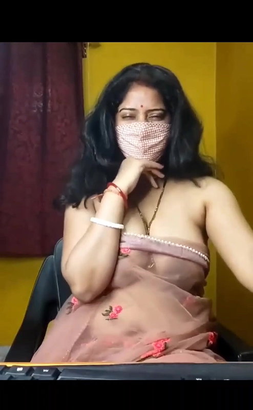 Bhabi showing her melons in Stripchat