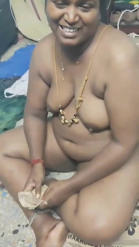 Paid Tamil slut aunty counting money in nudity
