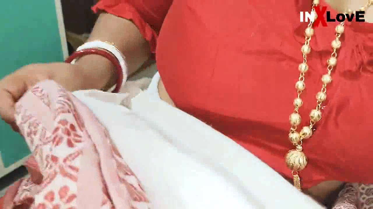 Rich Bhabi Play with Lover at Home