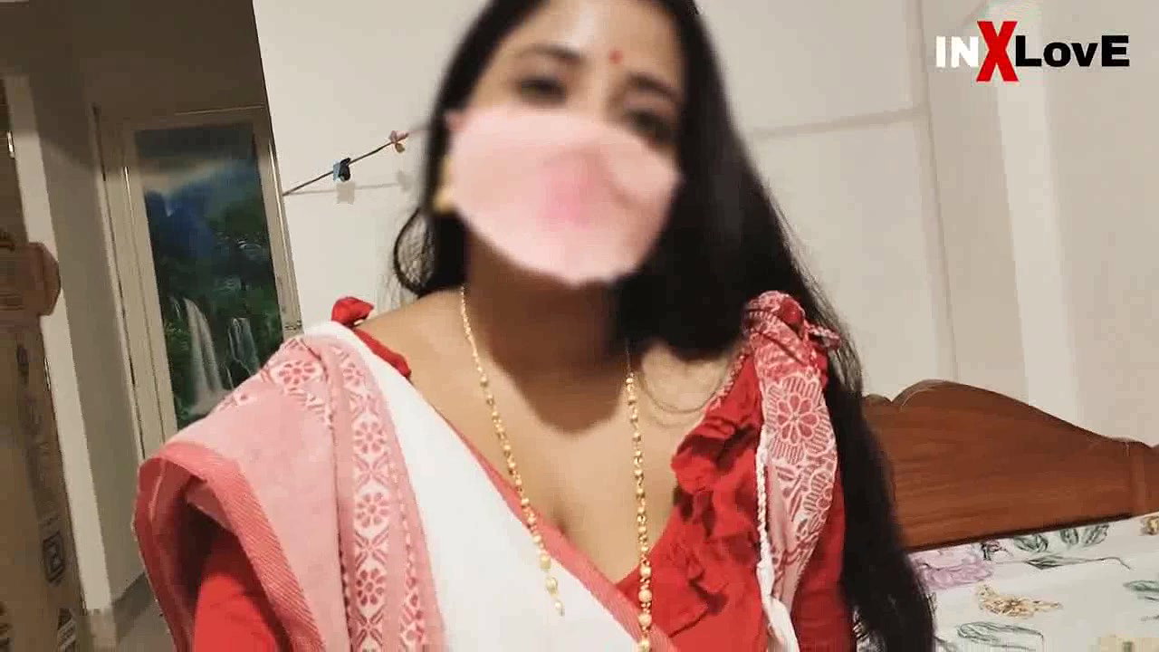 Rich Bhabi Play with Lover at Home