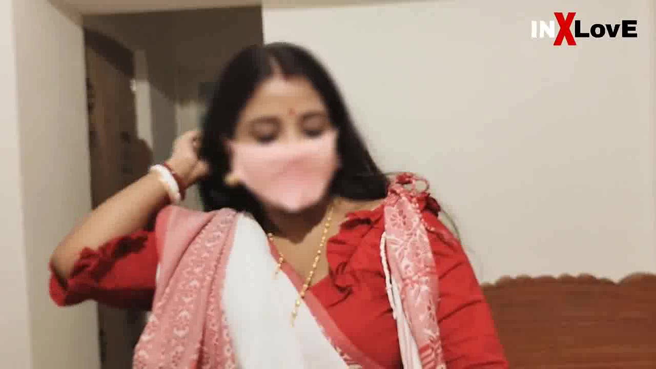 Rich Bhabi Play with Lover at Home