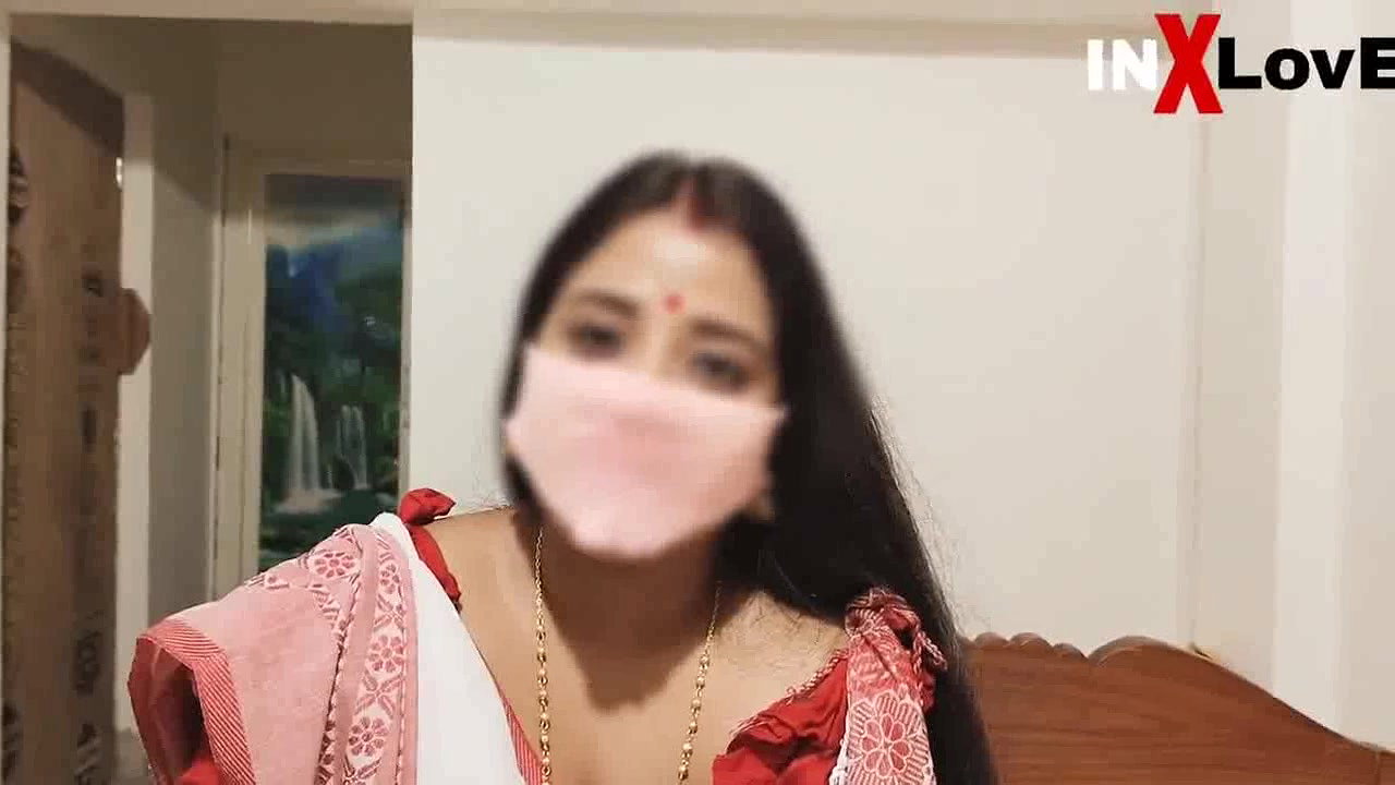 Rich Bhabi Play with Lover at Home