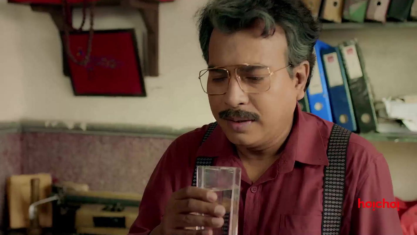 Rii Sen sexy blouse and cleavage scene Dupur Thakurpo S02