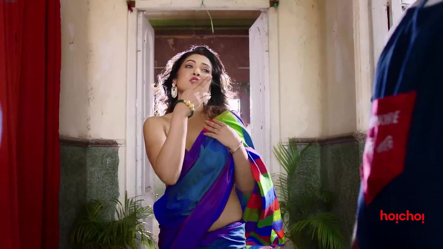 Rii Sen sexy blouse and cleavage scene Dupur Thakurpo S02