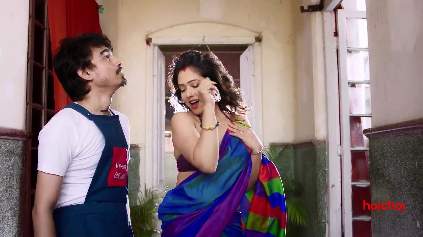 Rii Sen sexy blouse and cleavage scene Dupur Thakurpo S02