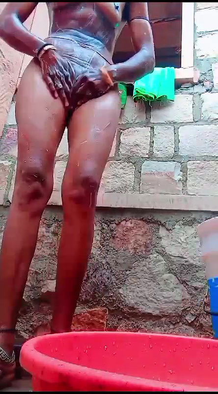 Slim village bhabhi bathing outdoor video making