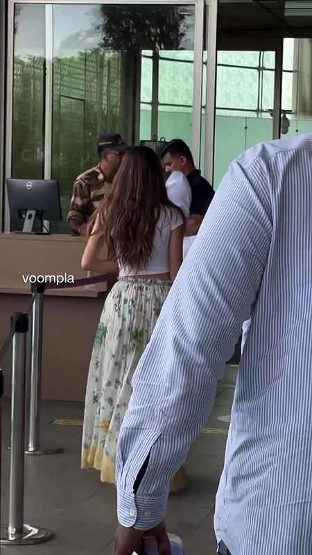 Actress Jhanvi Kapoor closeup boobs navel show at airport