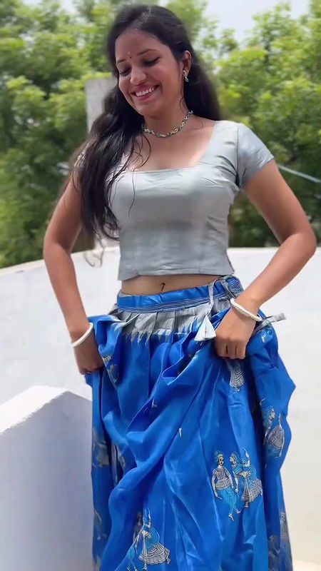 Homely beautiful girl awesome hip navel seducing in saree