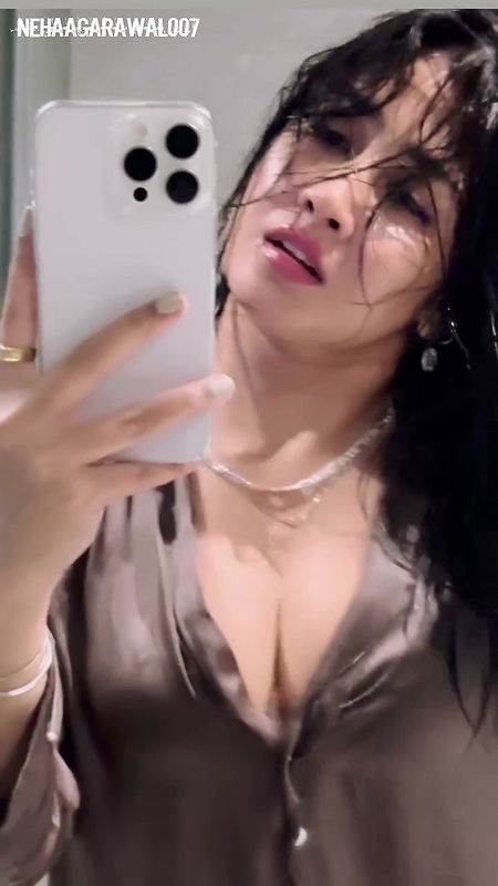 HOTTIE SOFIA ANSARI WET SHOWER EROTIC LOOKS