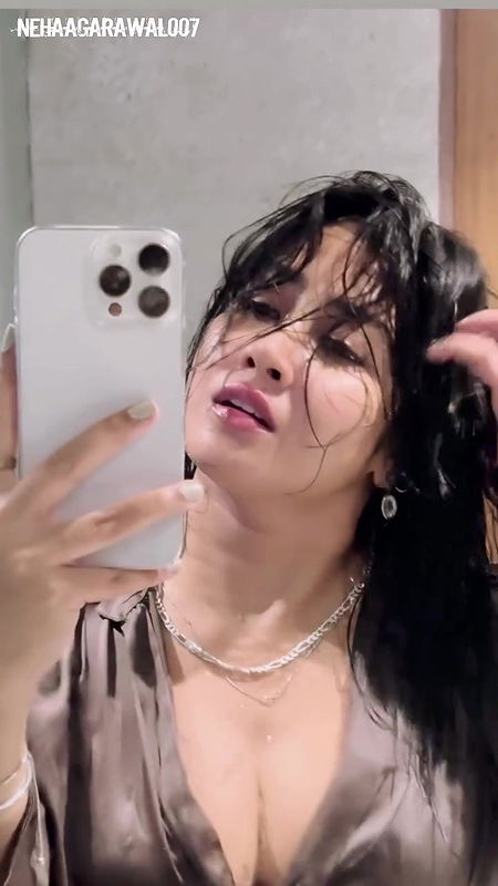 HOTTIE SOFIA ANSARI WET SHOWER EROTIC LOOKS