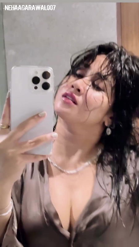 HOTTIE SOFIA ANSARI WET SHOWER EROTIC LOOKS