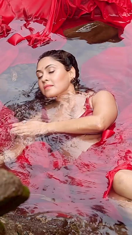 Manjari Fadnis CelebHot MILKY SEDUCTRESS LUSTY HQ VIDEO