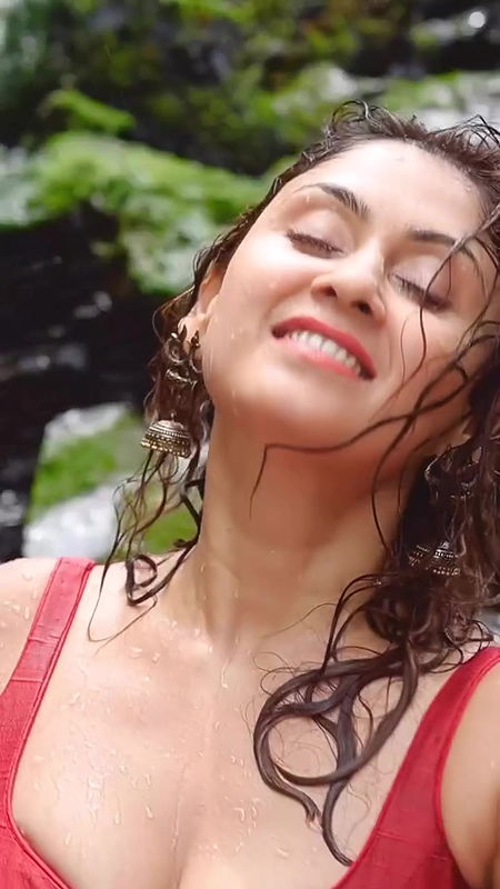 Manjari Fadnis CelebHot MILKY SEDUCTRESS LUSTY HQ VIDEO