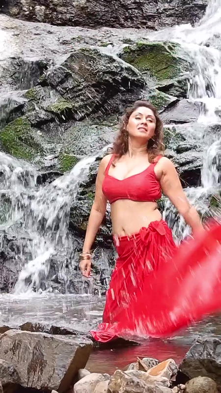 Manjari Fadnis CelebHot MILKY SEDUCTRESS LUSTY HQ VIDEO
