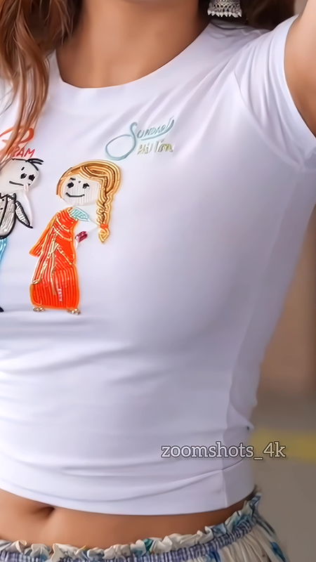 MEATY JHANVI KAPOOR TEMPTING NAVEL HOLE VIEW IN TIGHT TOP CURVES HQ VIDEO