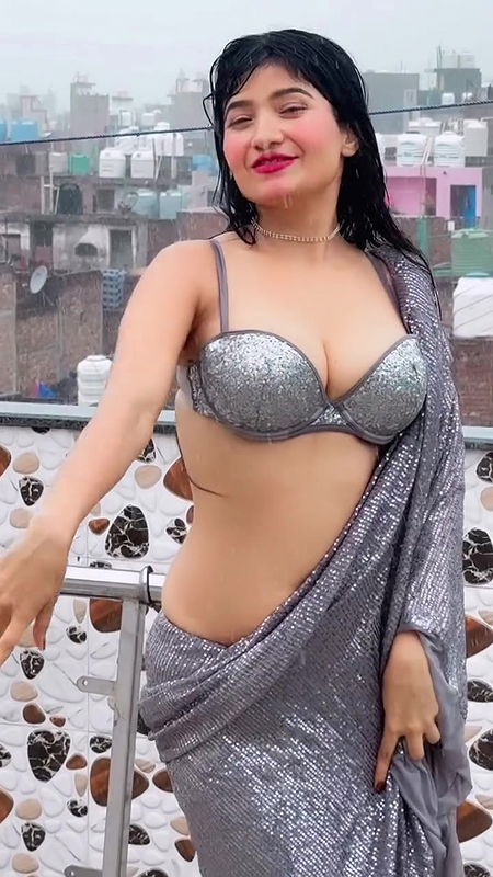 MILKY NEHA SINGH INSTA BABE TOO MESMERIZING TEMPTRESS SEDUCTIVE IN SAREE UUFFF