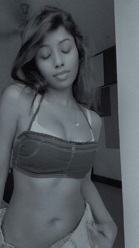 RITU DAMN DESIRABLE DESI GF MATERIAL SEXY MIDRIFF AND CLEAVAGE TEASE