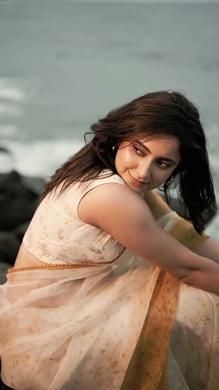 Serial Actress Ayesha sexy boobs armpit hip show in saree