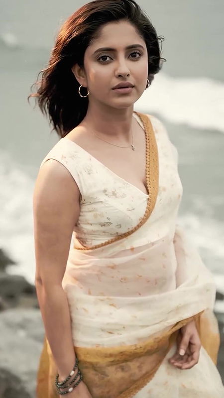 Serial Actress Ayesha sexy boobs armpit hip show in saree