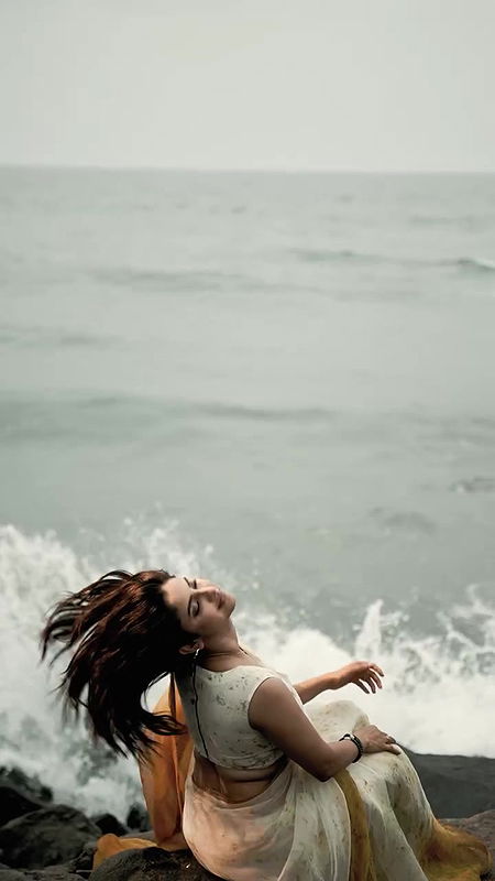 Serial Actress Ayesha sexy boobs armpit hip show in saree