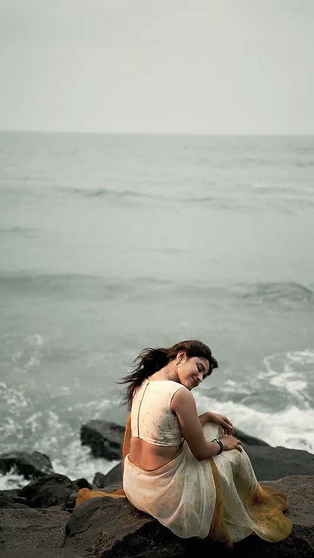 Serial Actress Ayesha sexy boobs armpit hip show in saree