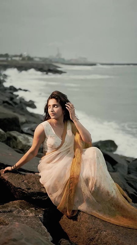 Serial Actress Ayesha sexy boobs armpit hip show in saree