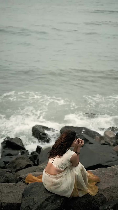 Serial Actress Ayesha sexy boobs armpit hip show in saree